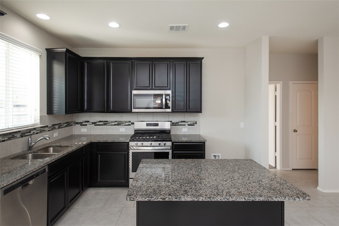 163 Palm Drive Buda, TX 78610 - Photo 11 of 33