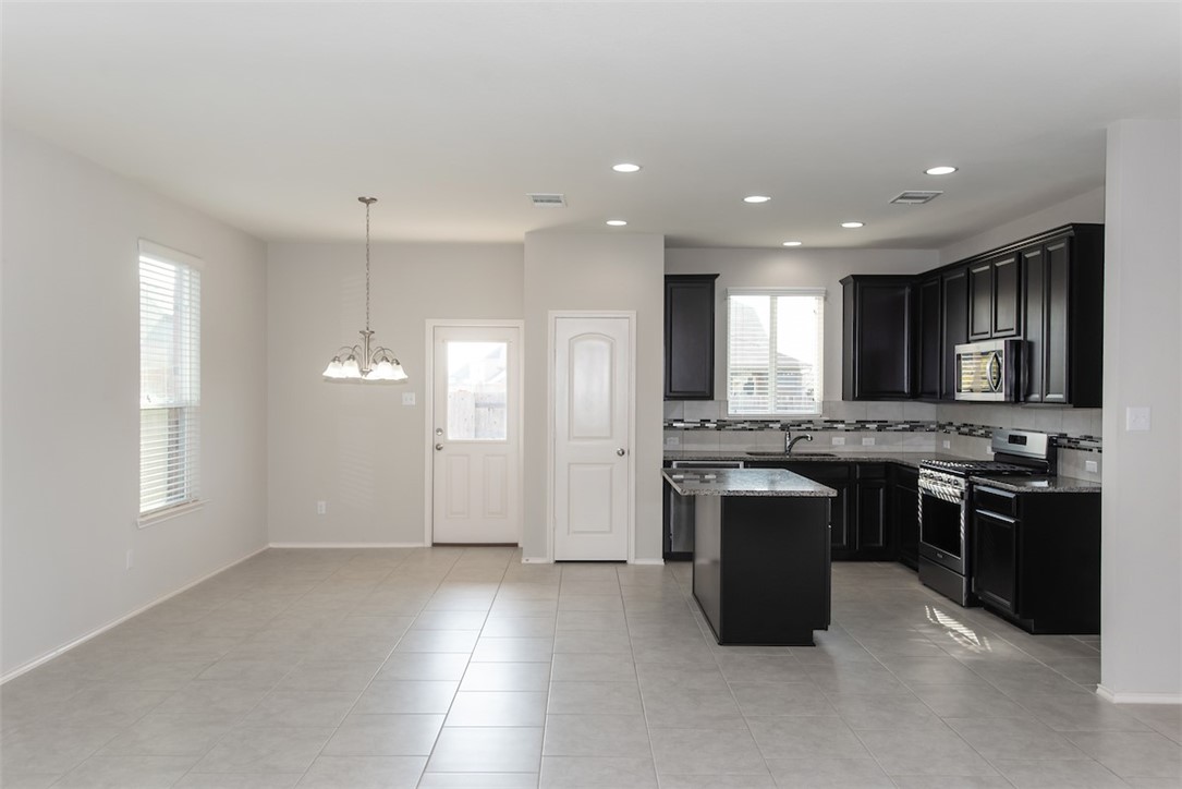 163 Palm Drive Buda, TX 78610 - Photo 8 of 33