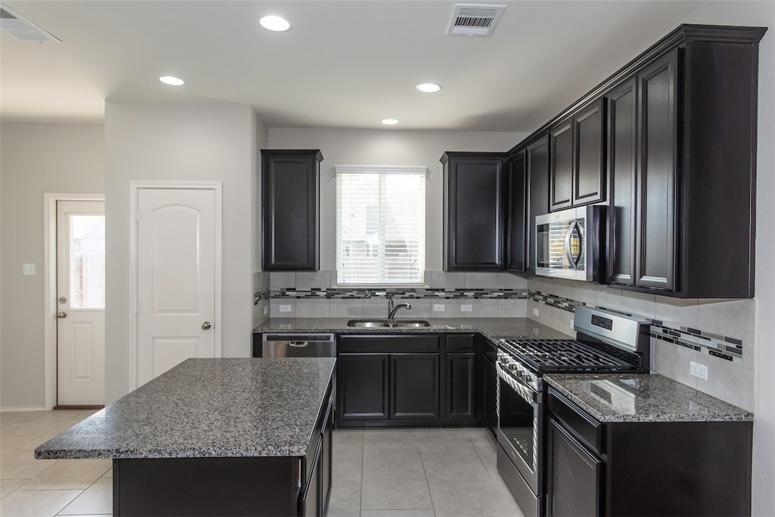 163 Palm Drive Buda, TX 78610 - Photo 10 of 33