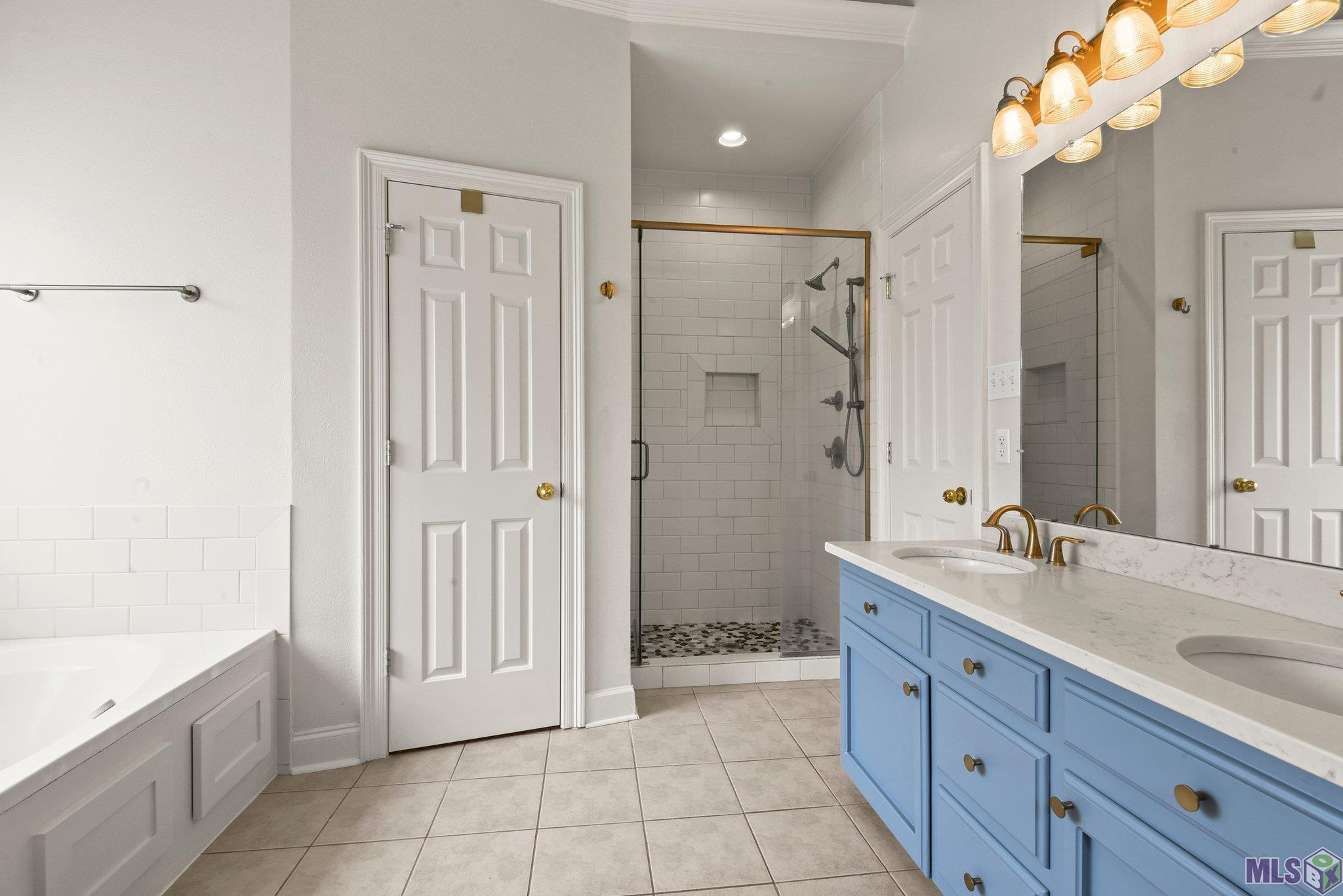 10528 Springpark Avenue Baton Rouge, LA 70810 - Photo 15 of 25 Master Bathroom