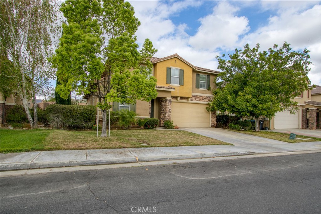 37192 High Ridge Drive Beaumont, CA 92223 - Photo 3 of 71 a front view of a house with a yard and garage