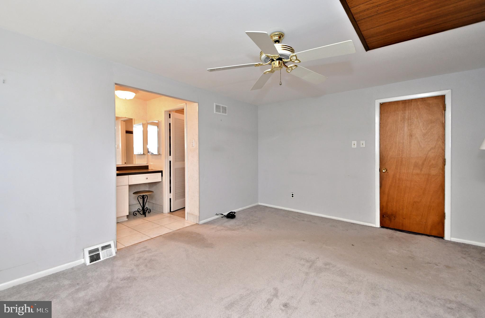 802 Susquehanna Road Philadelphia, PA 19111 - Photo 26 of 46 Ceiling fan
