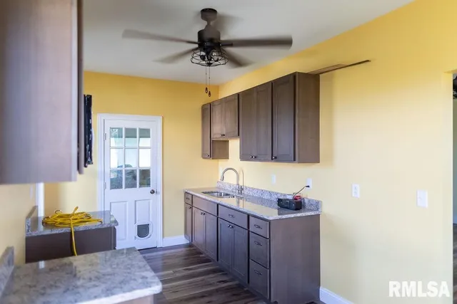 $299,900 | 16853 North Wright Road, Lewistown, IL 61542