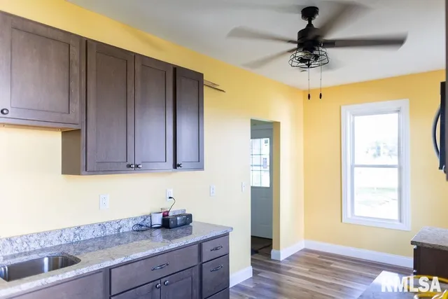 $299,900 | 16853 North Wright Road, Lewistown, IL 61542