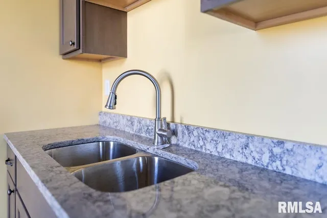 $299,900 | 16853 North Wright Road, Lewistown, IL 61542