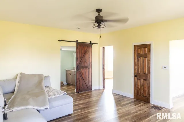 $299,900 | 16853 North Wright Road, Lewistown, IL 61542