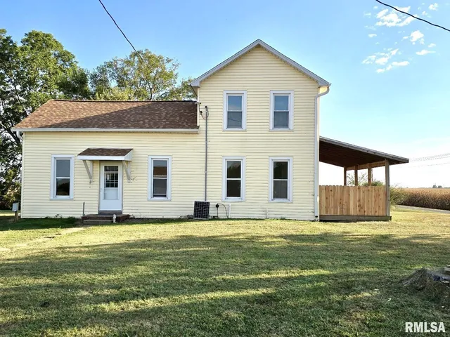 $299,900 | 16853 North Wright Road, Lewistown, IL 61542