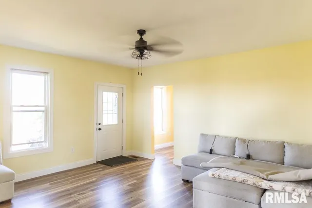 $299,900 | 16853 North Wright Road, Lewistown, IL 61542