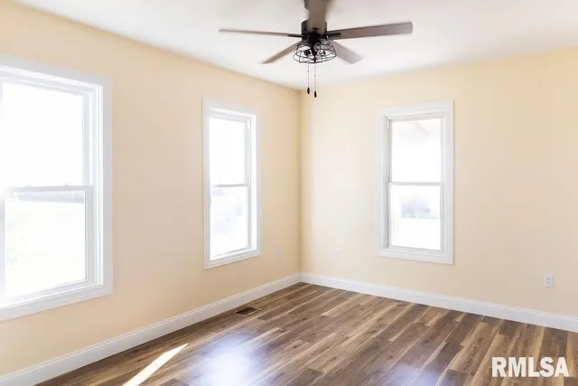 $299,900 | 16853 North Wright Road, Lewistown, IL 61542