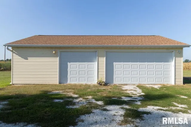 $299,900 | 16853 North Wright Road, Lewistown, IL 61542