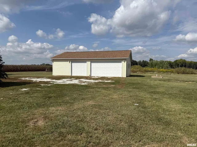 $299,900 | 16853 North Wright Road, Lewistown, IL 61542