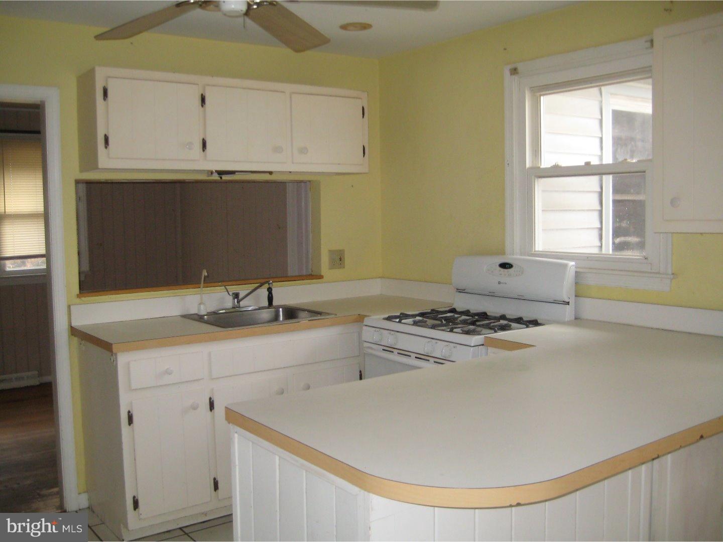 31 Harvard Road Voorhees, NJ 08043 - Photo 7 of 19 Kitchen