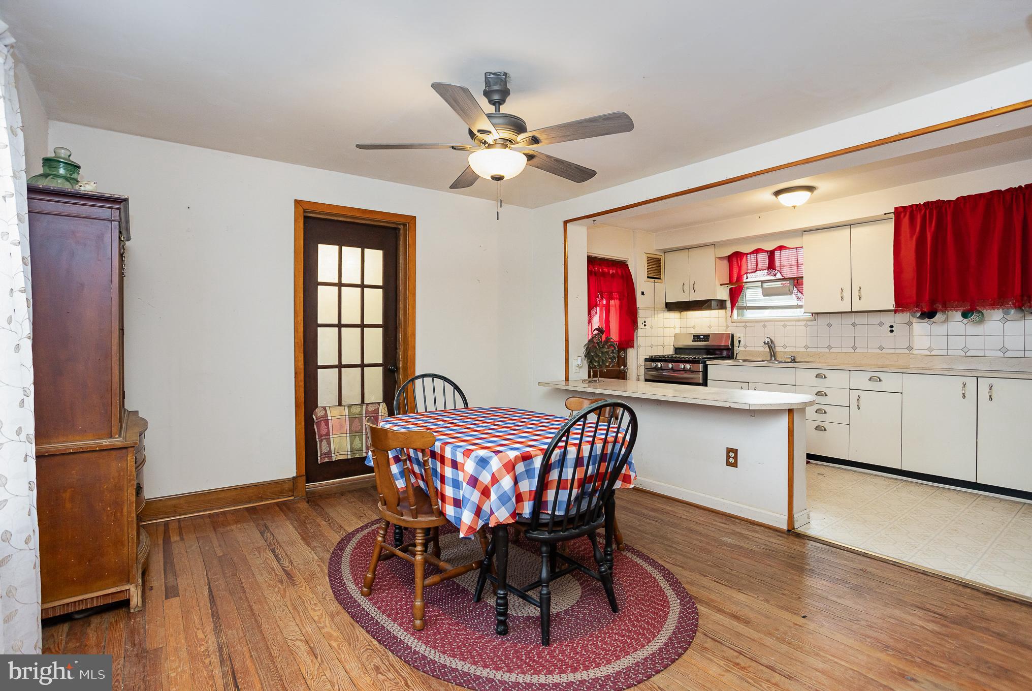 63 Kinship Road Dundalk, MD 21222 - Photo 5 of 16 Dining Room w/hardwood
