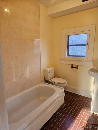 $1,200 | 714 Buffalo Avenue, Unit 3, Niagara Falls, NY 14303