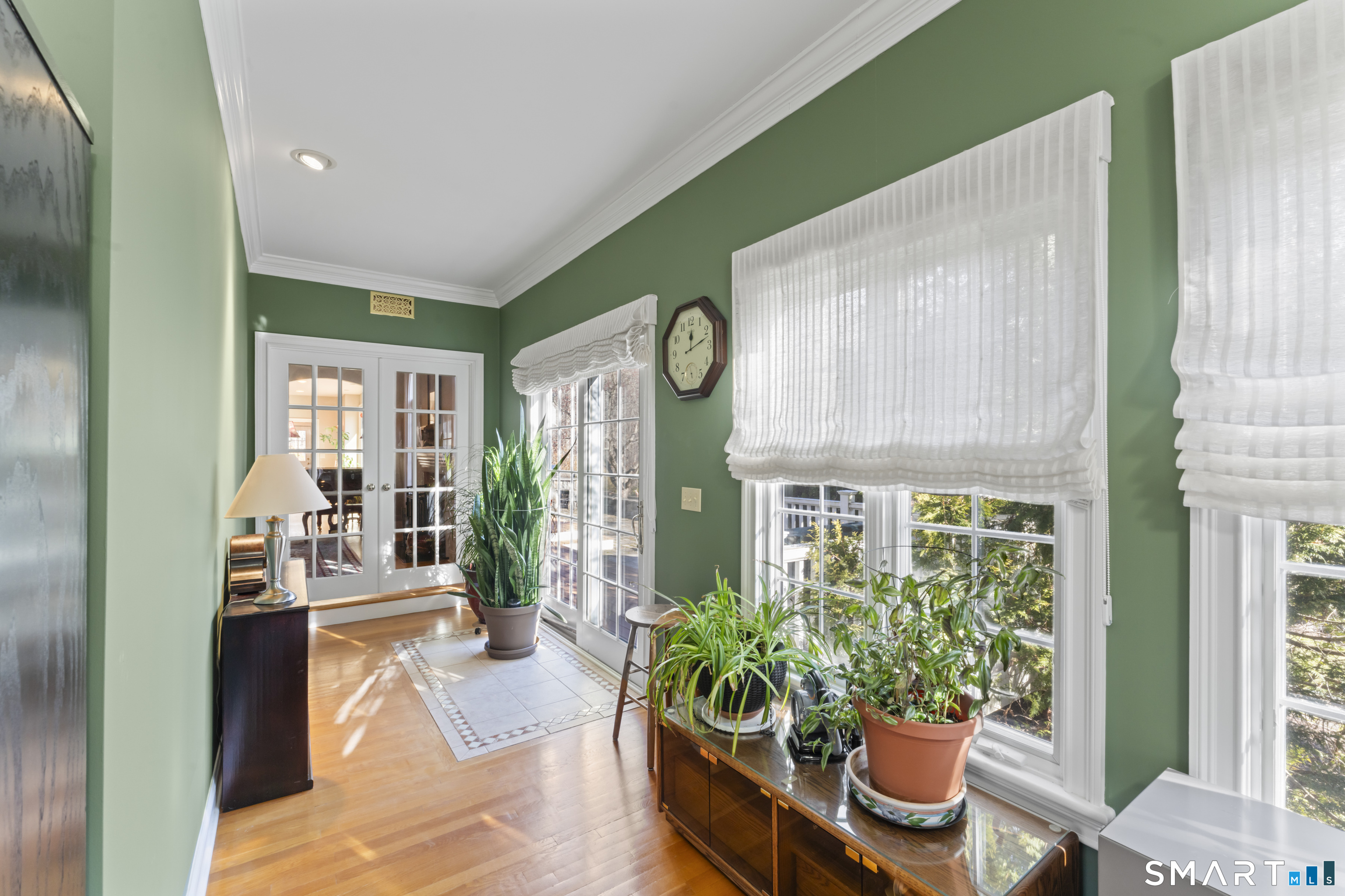 8 Cornerstone Court Ridgefield, CT 06877 - Photo 29 of 40 a living room with furniture and a potted plant