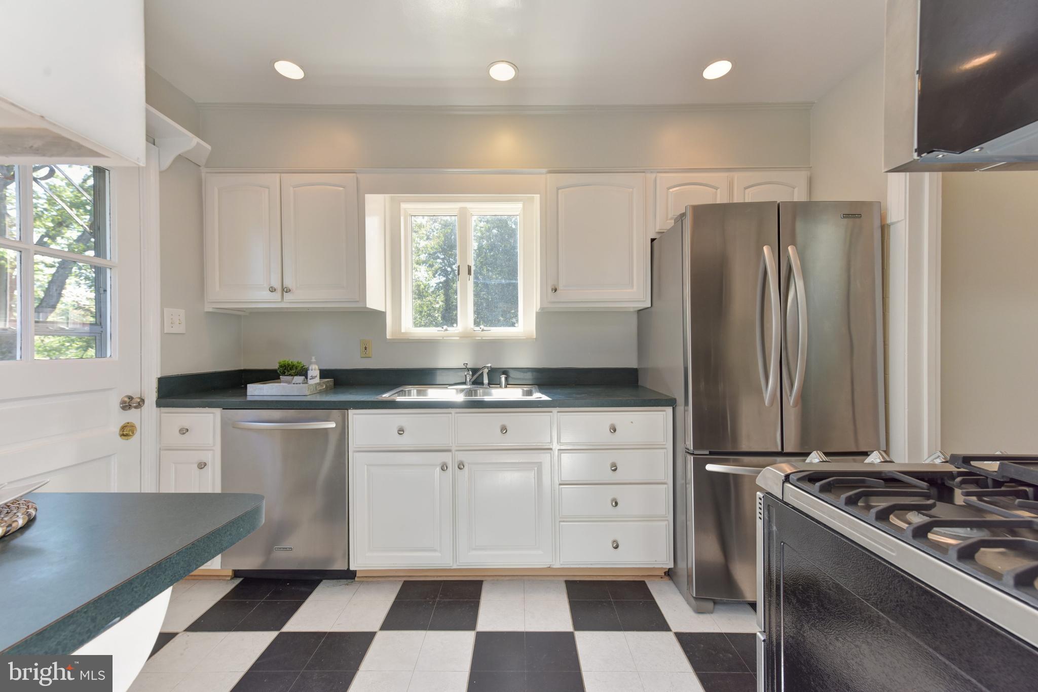 2016 Scroggins Road Alexandria, VA 22302 - Photo 11 of 41 Kitchen