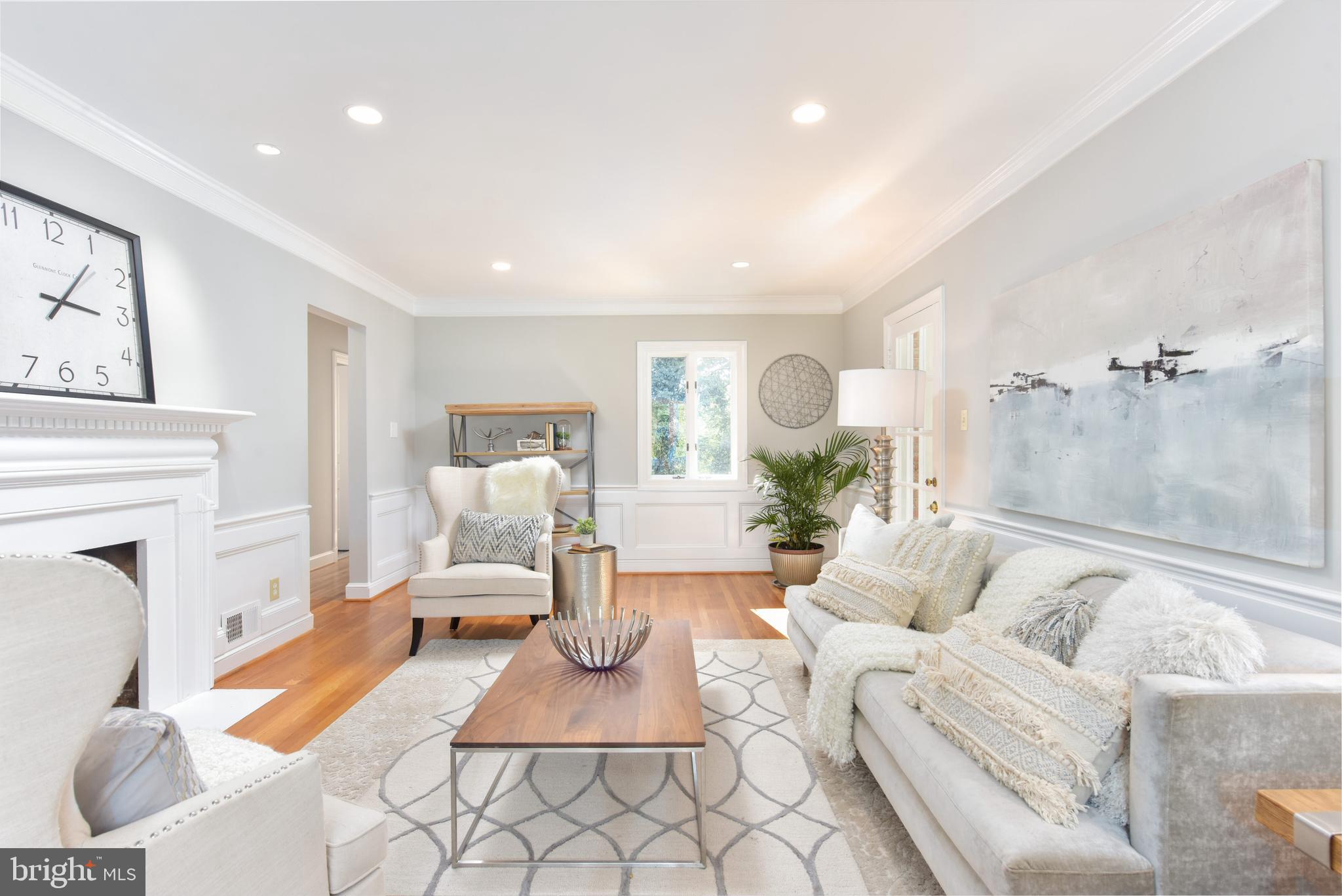 2016 Scroggins Road Alexandria, VA 22302 - Photo 3 of 41 Living Room