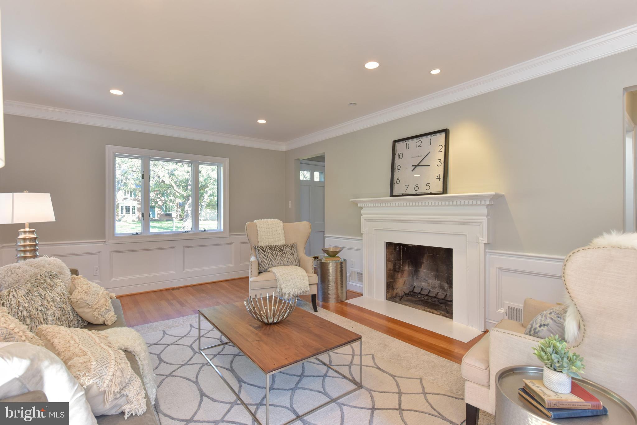 2016 Scroggins Road Alexandria, VA 22302 - Photo 4 of 41 Living Room