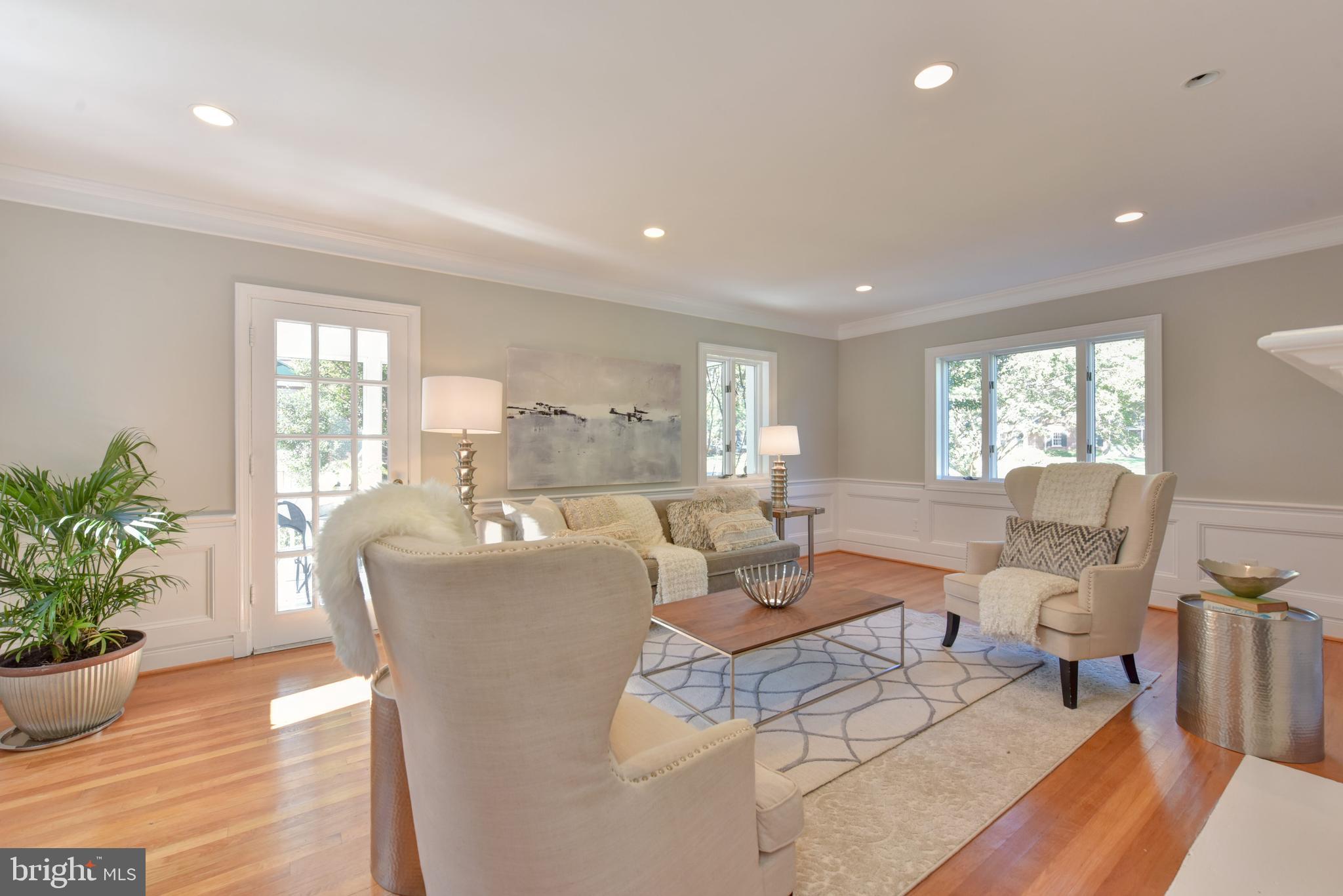 2016 Scroggins Road Alexandria, VA 22302 - Photo 5 of 41 Living Room