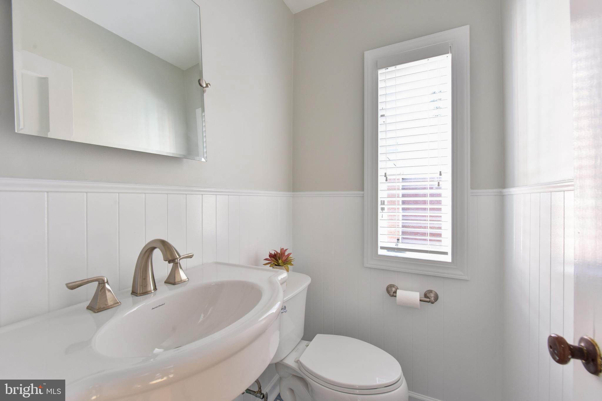 2016 Scroggins Road Alexandria, VA 22302 - Photo 8 of 41 Powder Room