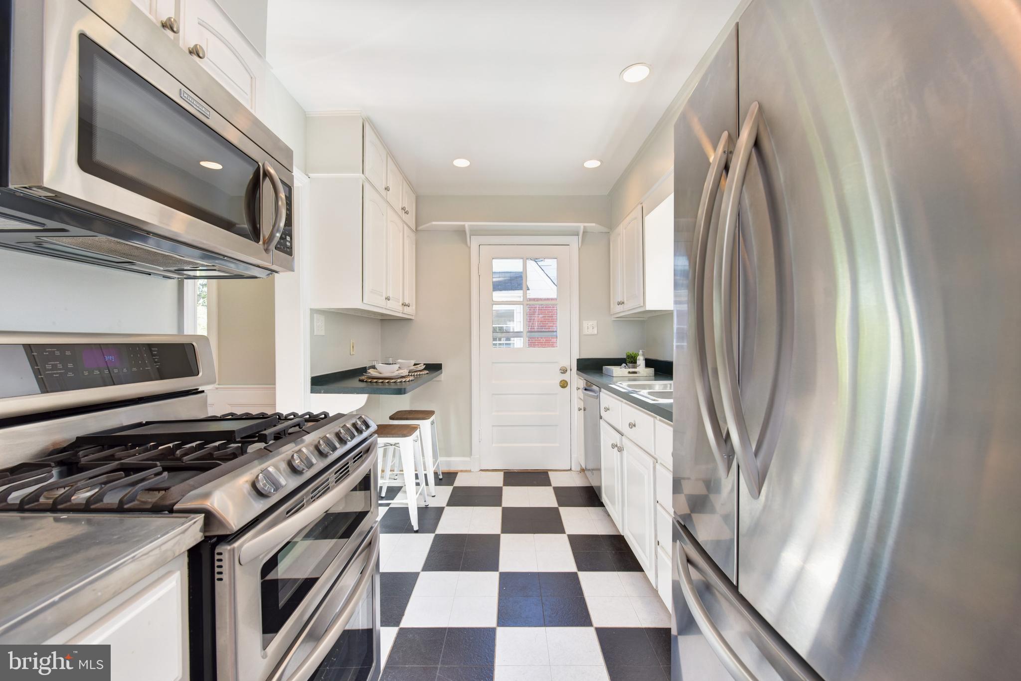 2016 Scroggins Road Alexandria, VA 22302 - Photo 9 of 41 Kitchen