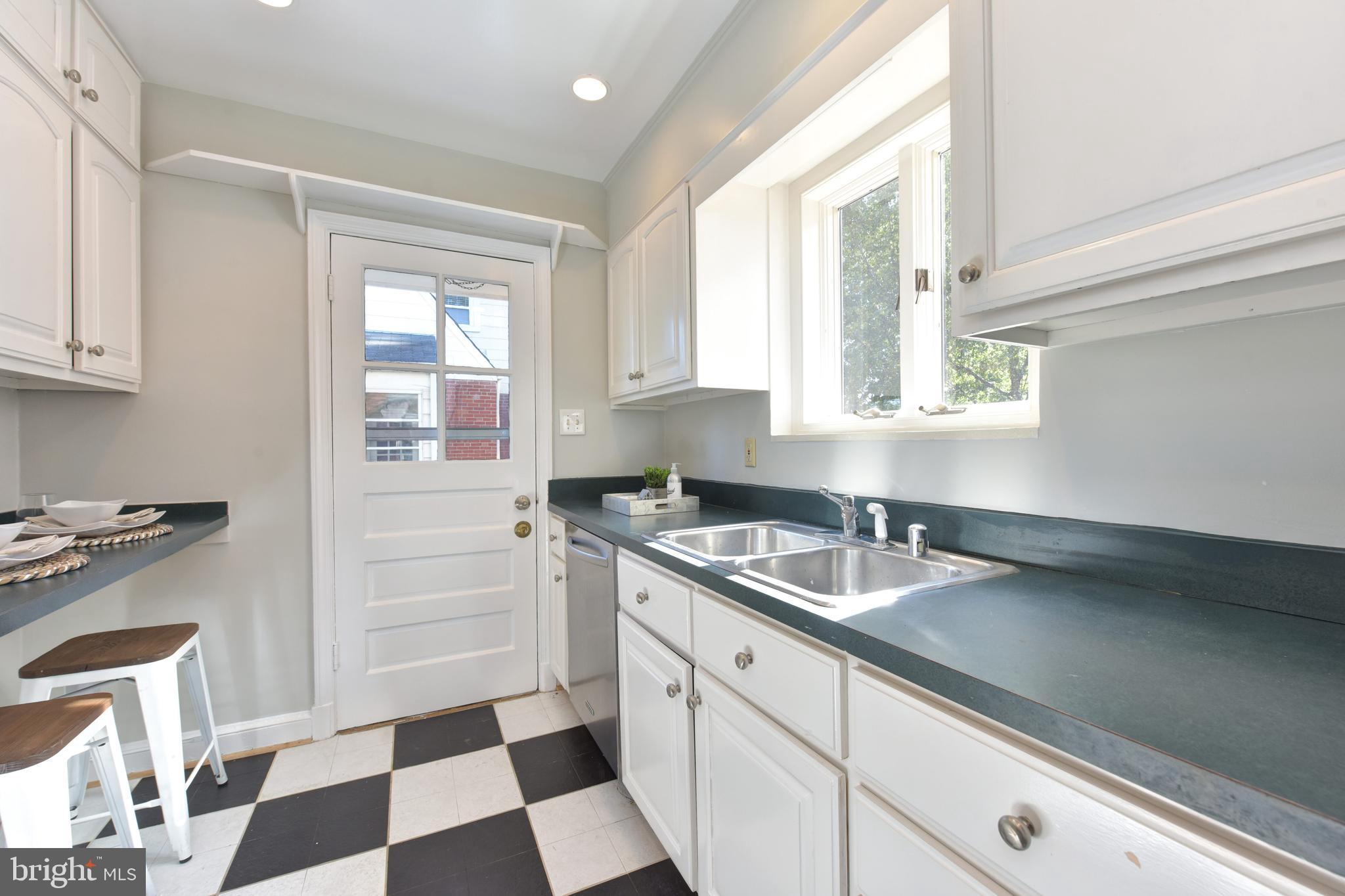 2016 Scroggins Road Alexandria, VA 22302 - Photo 10 of 41 Kitchen