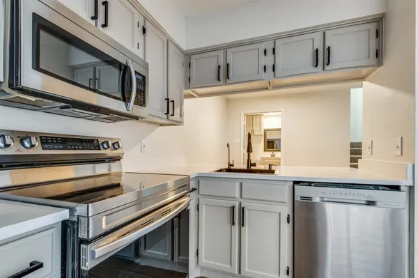 $184,500 | 2321 Torrington Drive, Unit D, Arlington, TX 76012