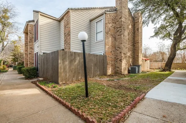 $184,500 | 2321 Torrington Drive, Unit D, Arlington, TX 76012
