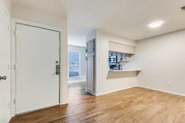 $184,500 | 2321 Torrington Drive, Unit D, Arlington, TX 76012