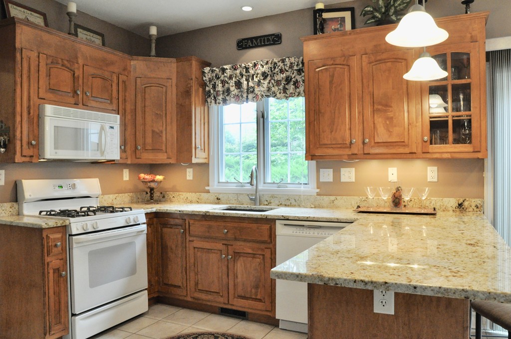 156 Morgan Road Northbridge, MA 01588 - Photo 4 of 29