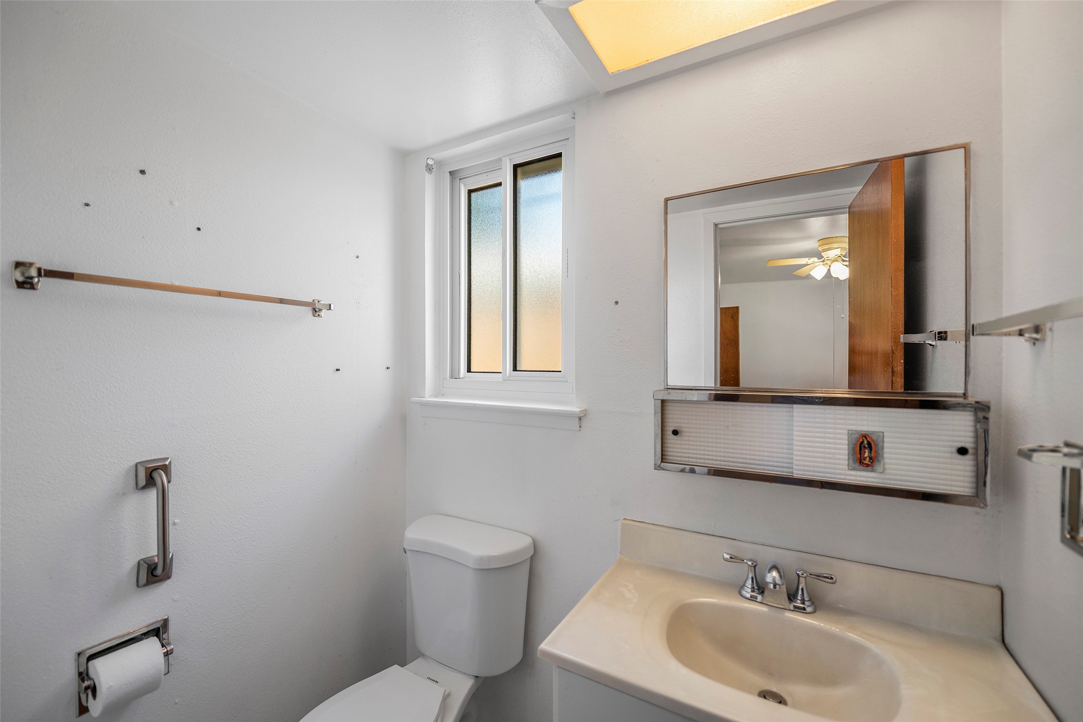 4511 Connorvale Road Houston, TX 77039 - Photo 12 of 25 Primary half bathroom