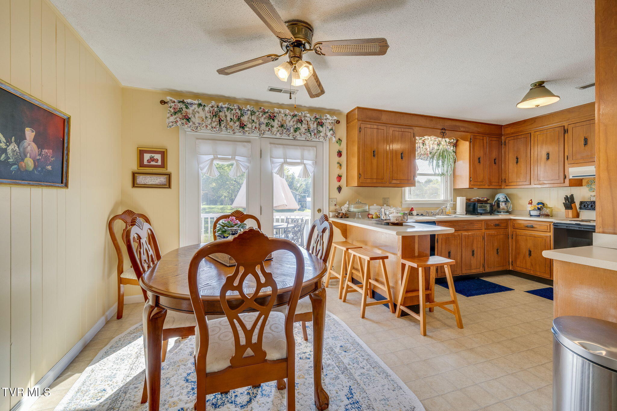 142 Freedom Road Bristol, VA 24201 - Photo 11 of 43 010