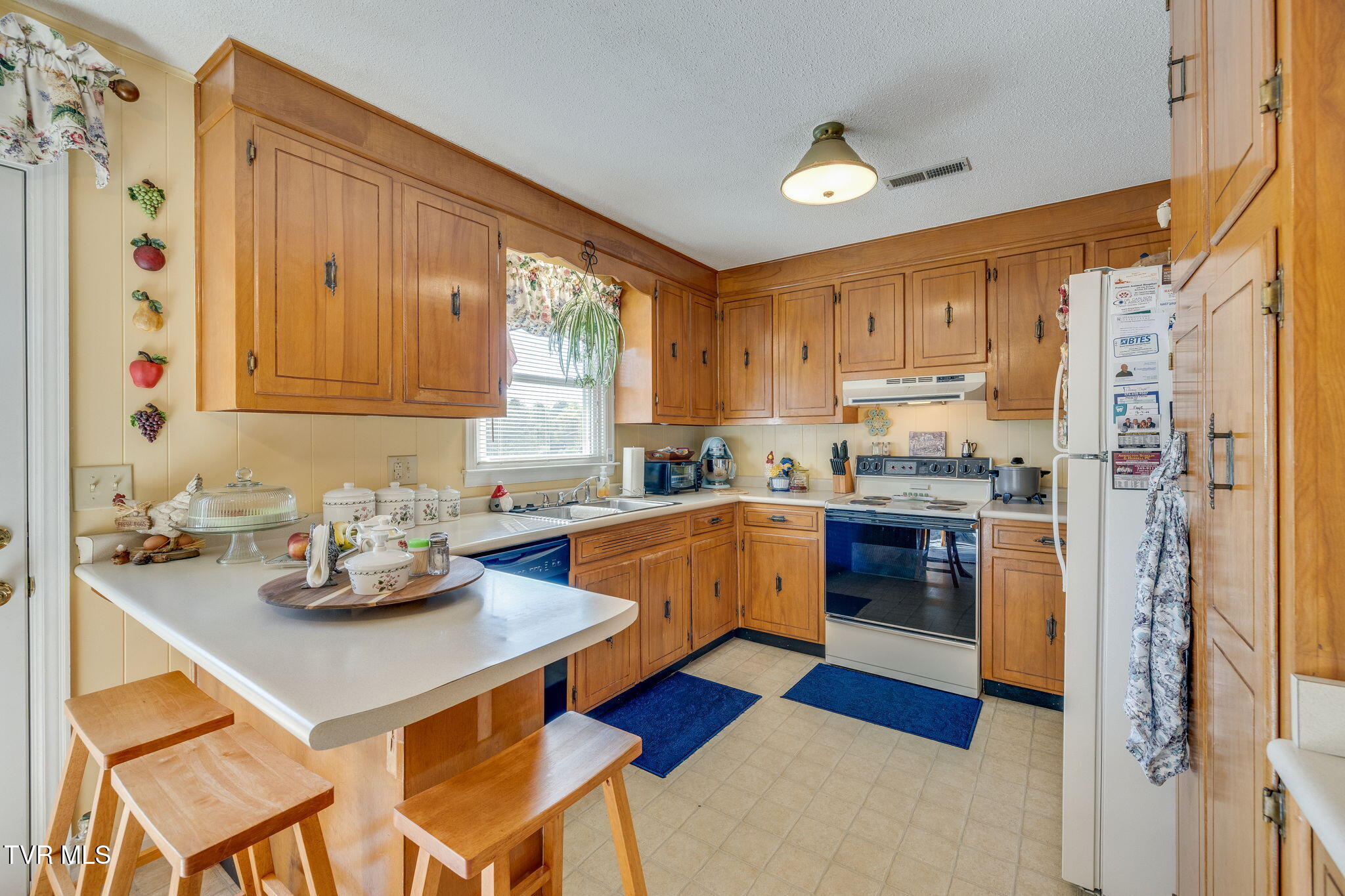 142 Freedom Road Bristol, VA 24201 - Photo 13 of 43 012