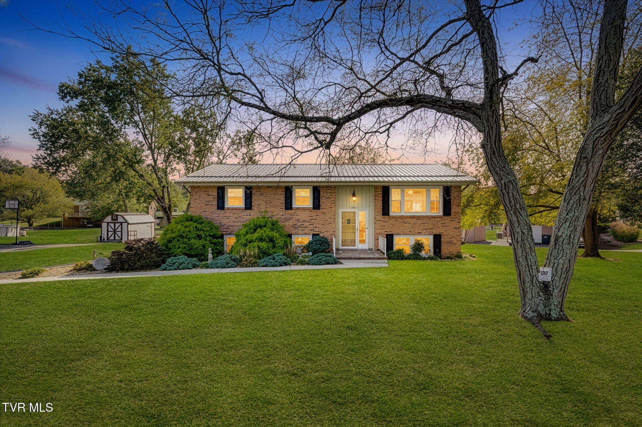 142 Freedom Road Bristol, VA 24201 - Photo 2 of 43 001a