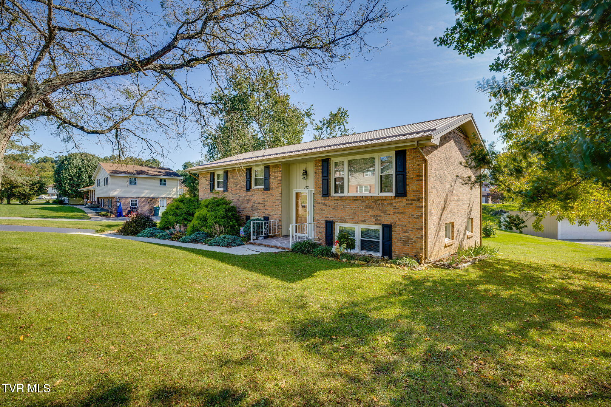 142 Freedom Road Bristol, VA 24201 - Photo 3 of 43 002