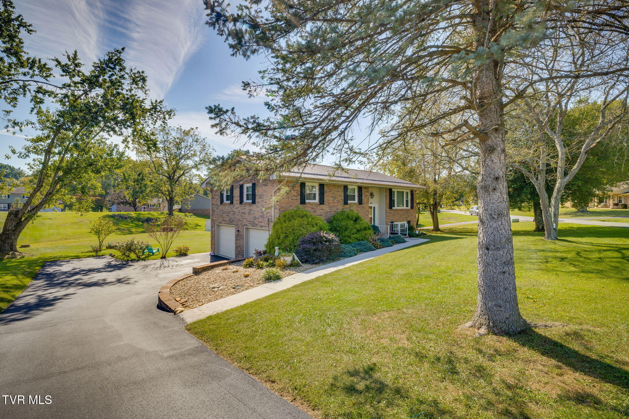 142 Freedom Road Bristol, VA 24201 - Photo 4 of 43 003