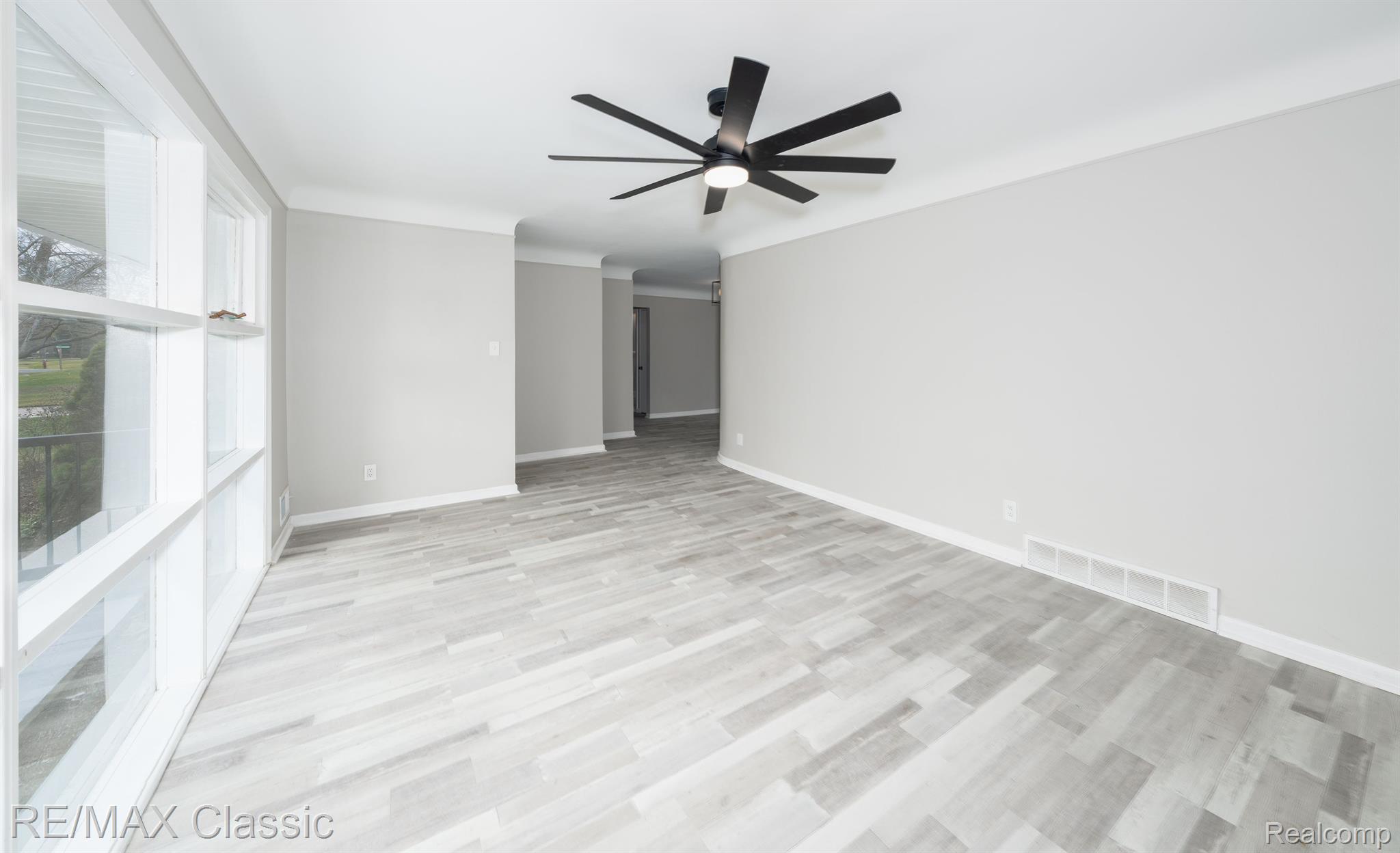 28257 Ridgebrook Road Farmington, MI 48334 - Photo 8 of 37 Gallery Image 8