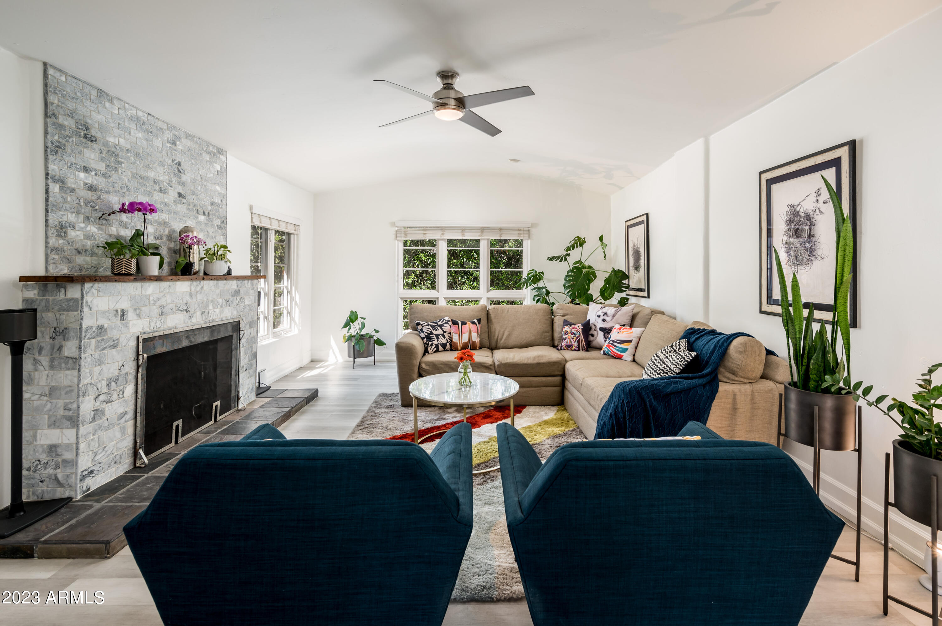 1502 East Cheery Lynn Road Phoenix, AZ 85014 - Photo 2 of 51 Living Room