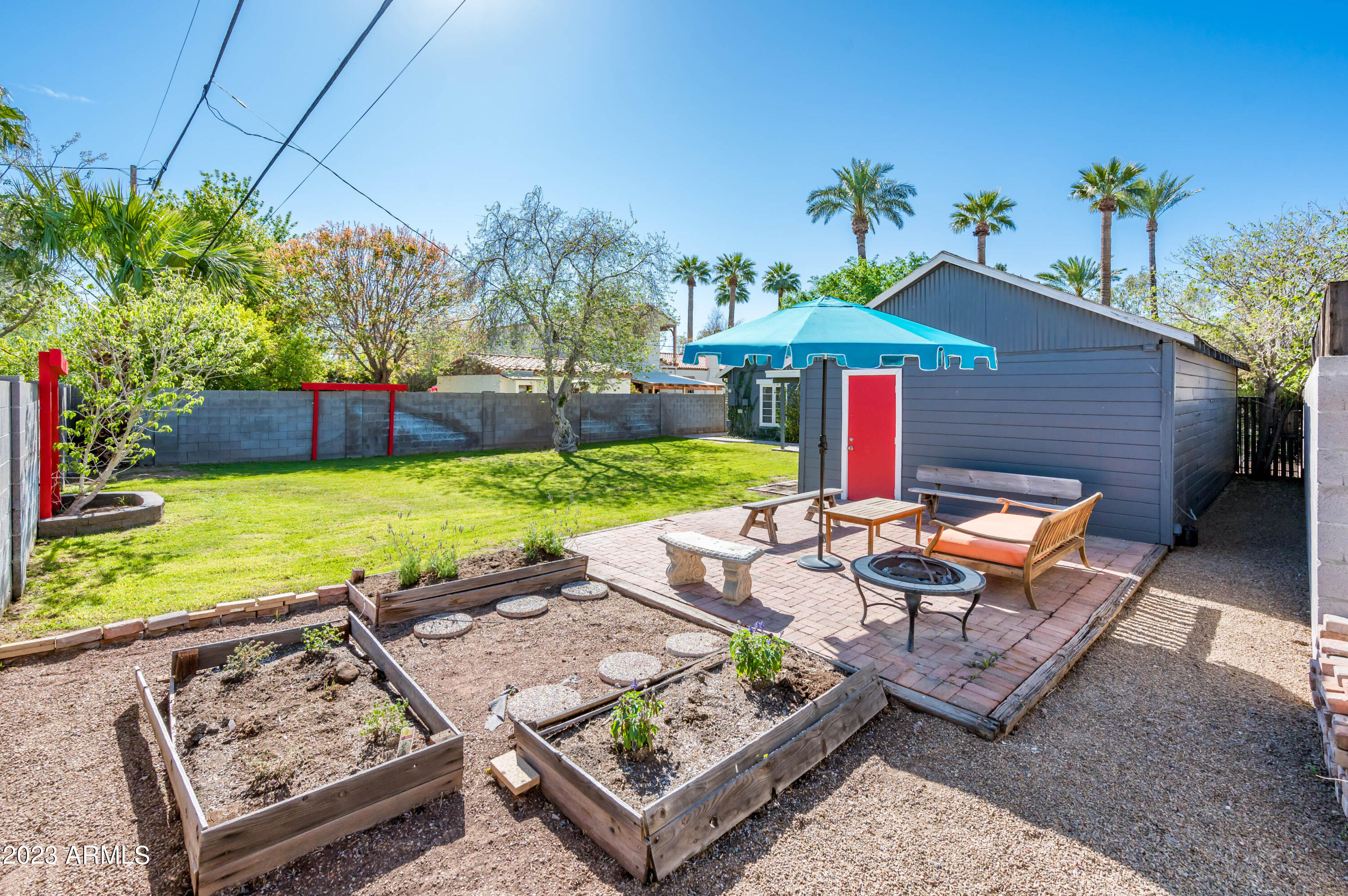1502 East Cheery Lynn Road Phoenix, AZ 85014 - Photo 8 of 51 Garden & Brick Patio