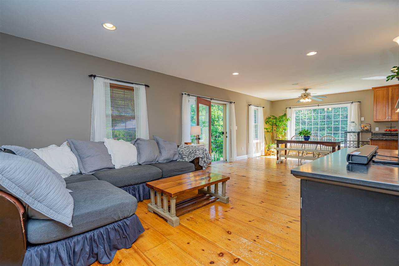29 Carriage Road New Boston, NH 03070 - Photo 11 of 40 Gallery Image 11