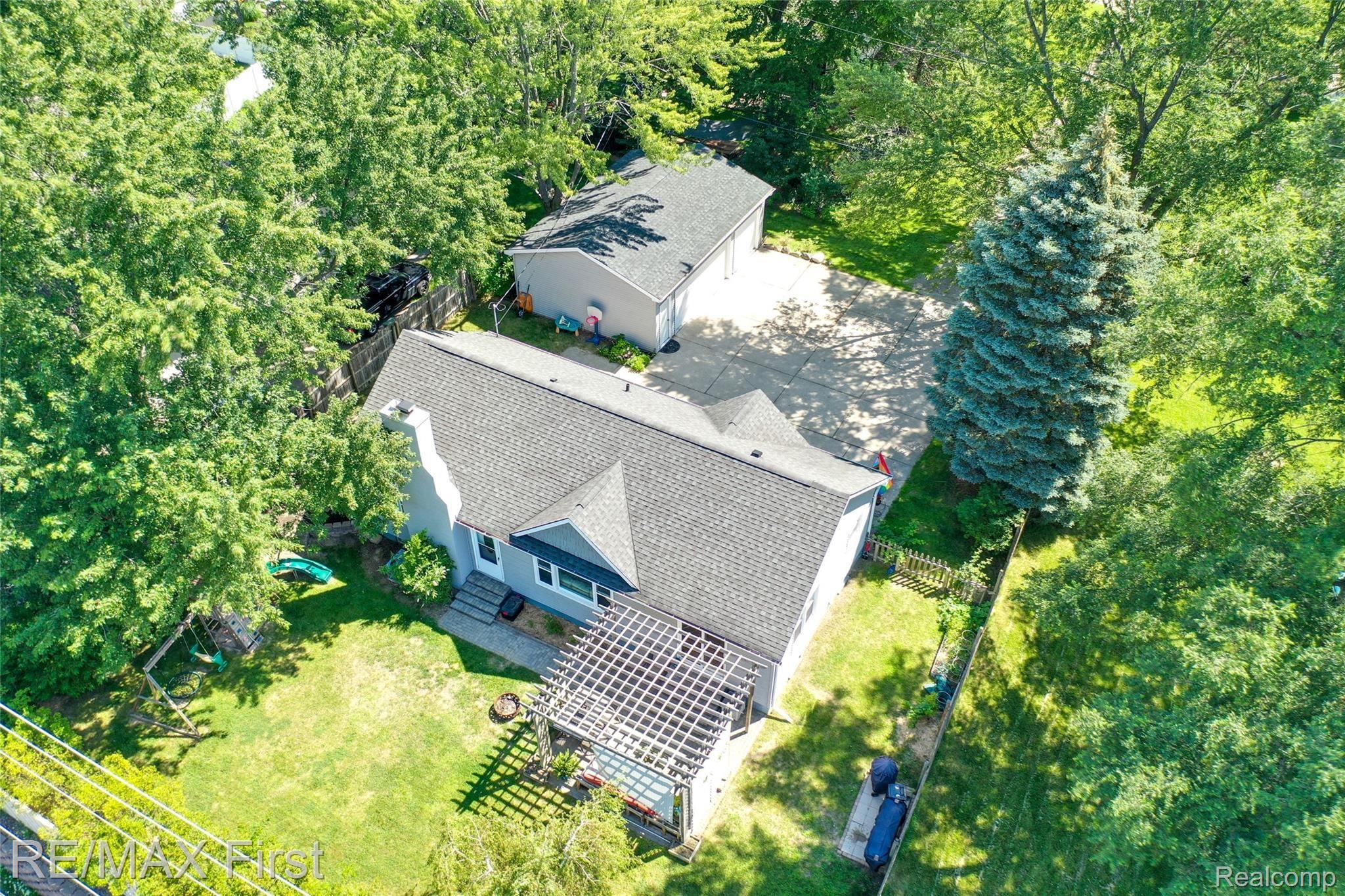 570 Curzon Road Rochester, MI 48307 - Photo 3 of 20 3.jpg