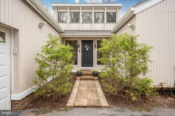 $1,395,000 | 10101 Lloyd Road, Potomac, MD 20854