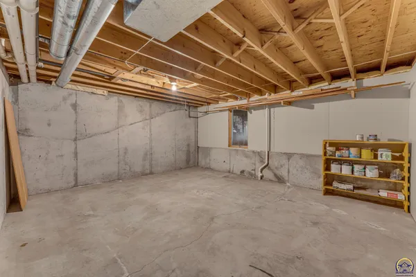 $425,000 | 3210 Southwest Mowbray Road, Topeka, KS 66614