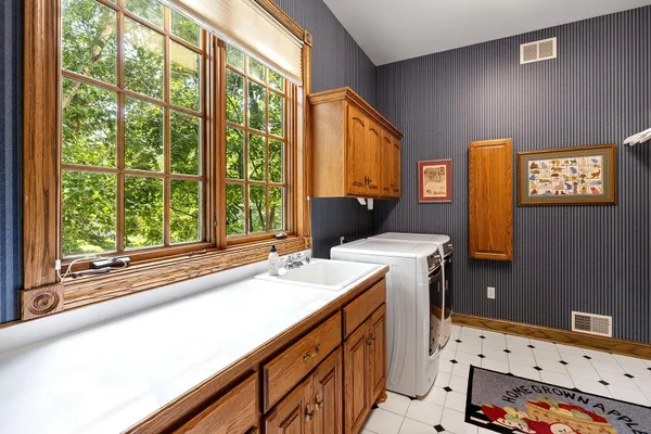 $1,200,000 | 2828 Burnham Boulevard, Minneapolis, MN 55416