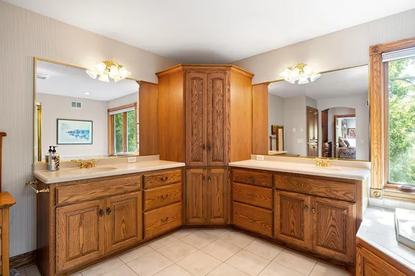 $1,200,000 | 2828 Burnham Boulevard, Minneapolis, MN 55416