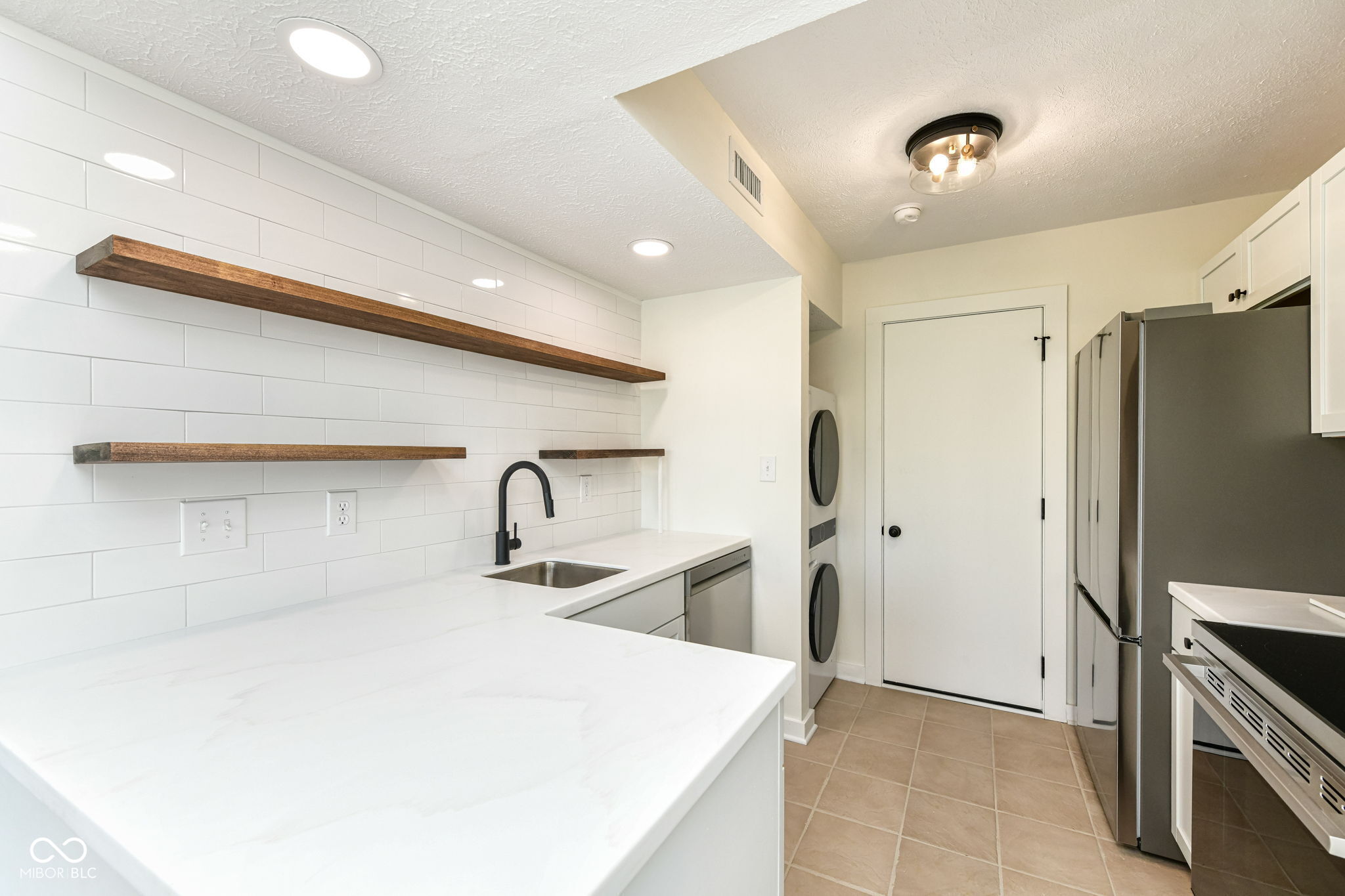 7321 Harbour Point Indianapolis, IN 46240 - Photo 15 of 46