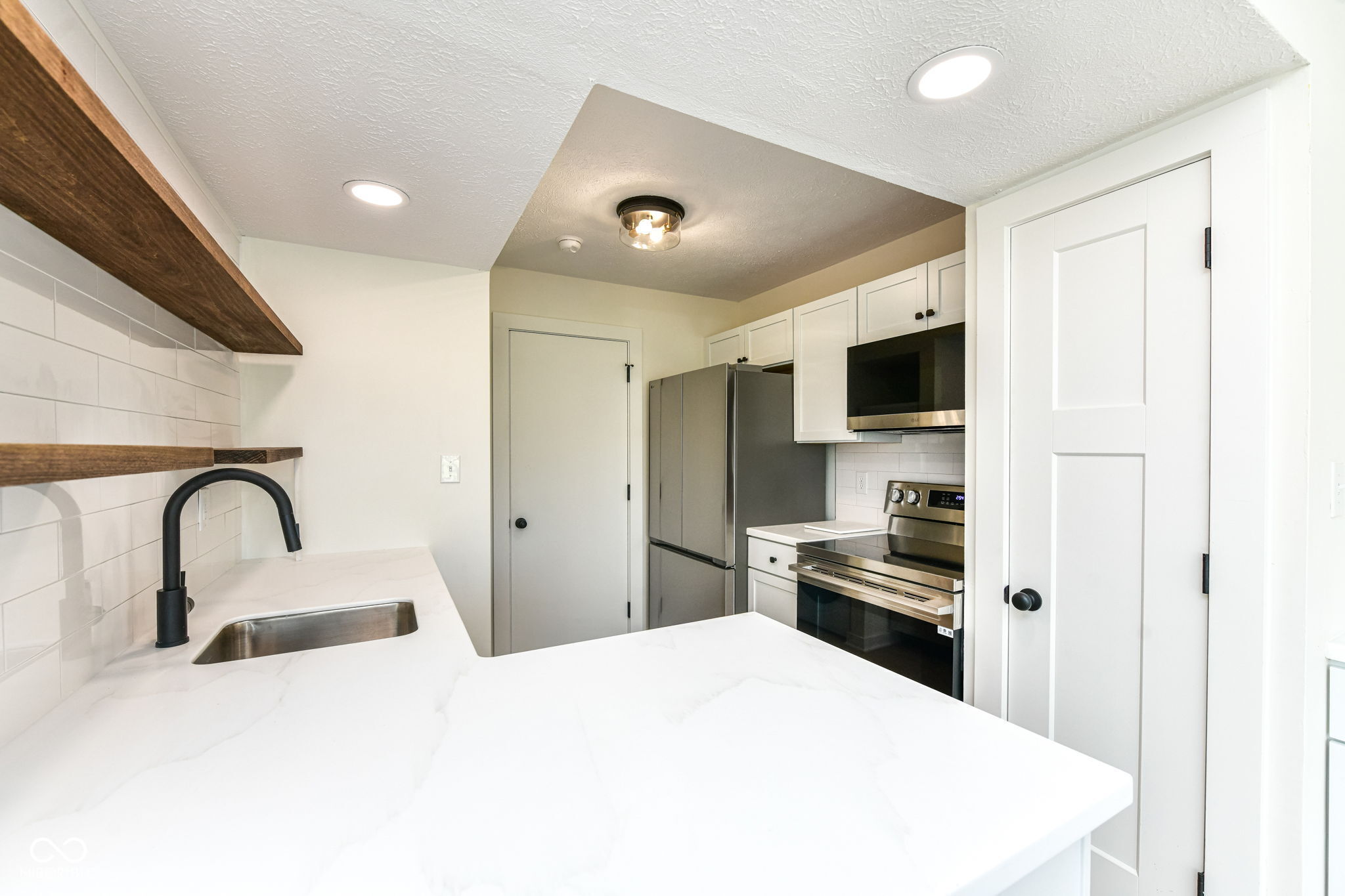 7321 Harbour Point Indianapolis, IN 46240 - Photo 16 of 46