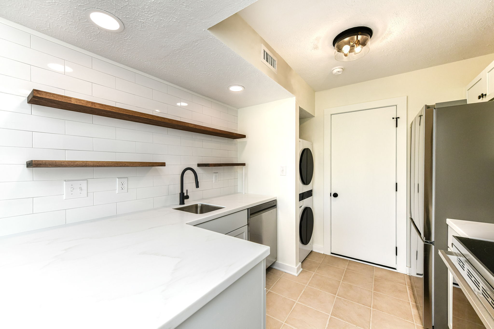 7321 Harbour Point Indianapolis, IN 46240 - Photo 17 of 46