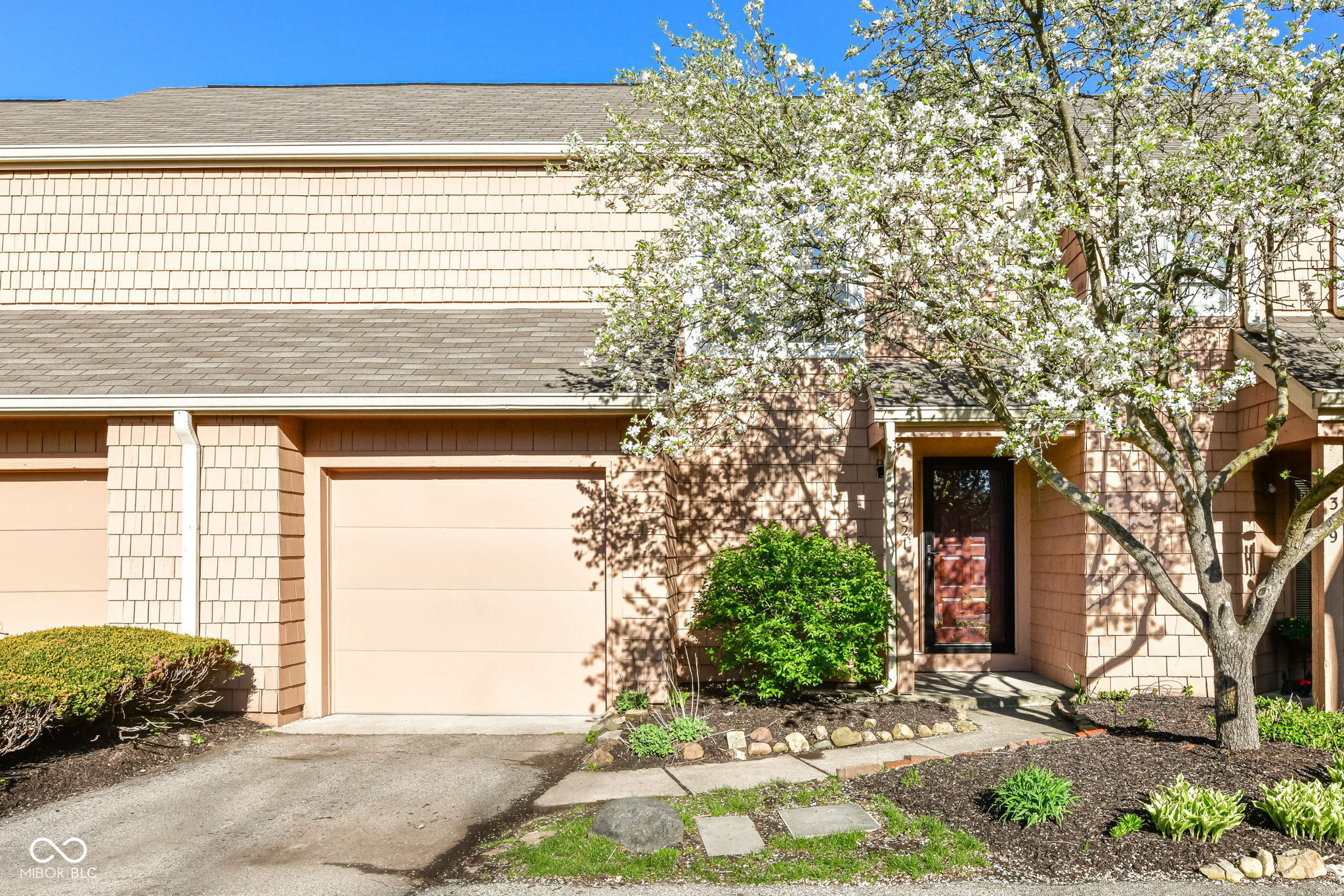 7321 Harbour Point Indianapolis, IN 46240 - Photo 2 of 46