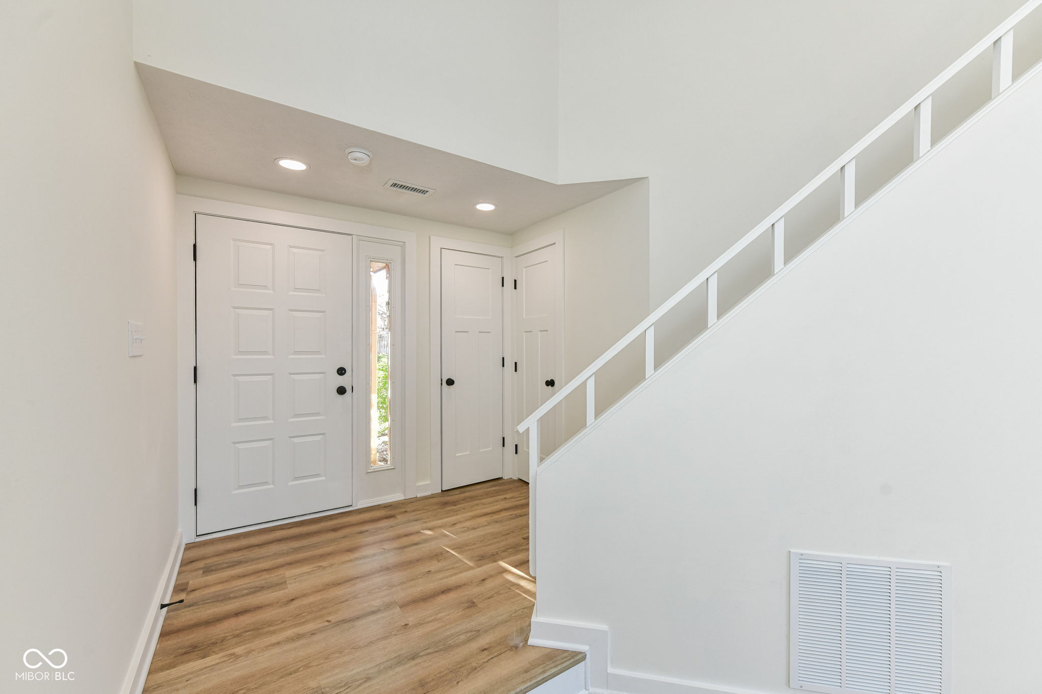 7321 Harbour Point Indianapolis, IN 46240 - Photo 3 of 46